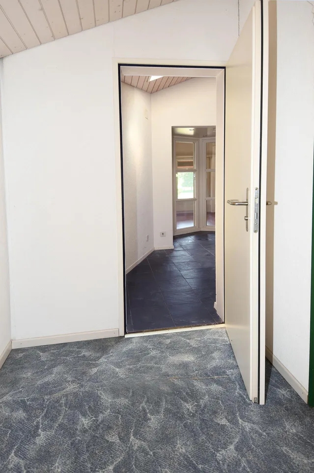 "Grosszügige 6.5-Z-Galerie-Wohnung mit Chemiee und Einstellhallenplatz – foto 20 di 27