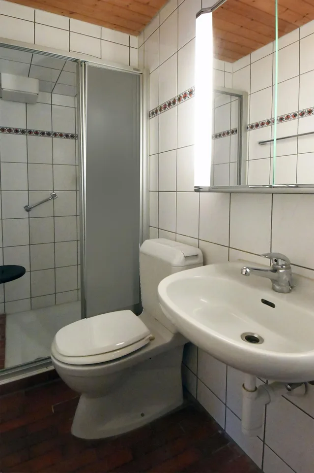 "Grosszügige 6.5-Z-Galerie-Wohnung mit Chemiee und Einstellhallenplatz – foto 13 di 27