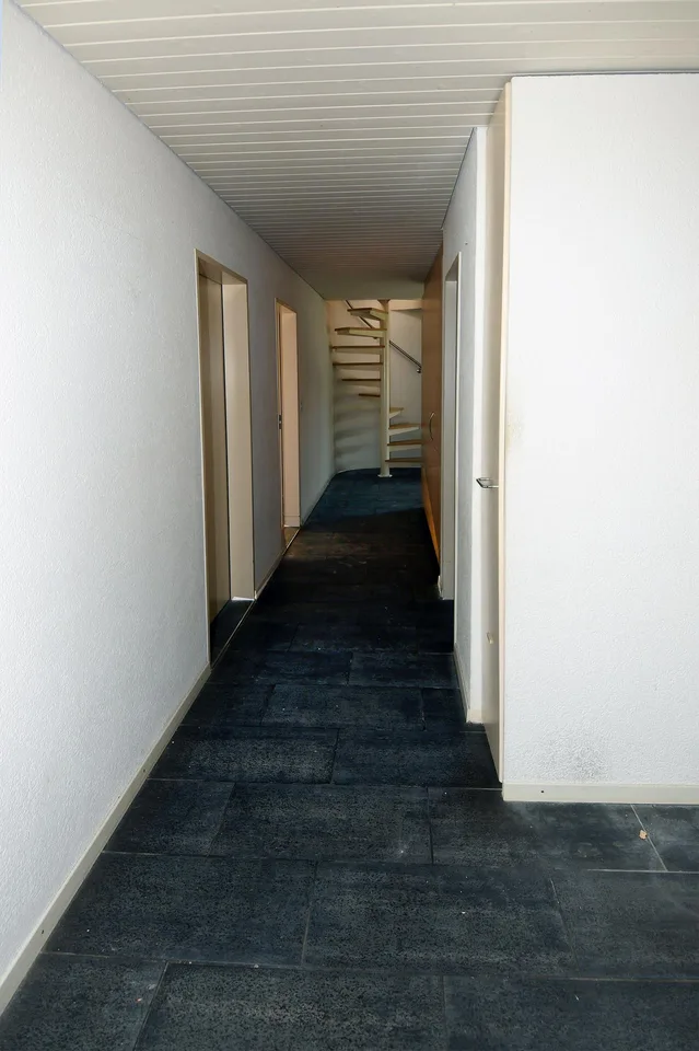 "Grosszügige 6.5-Z-Galerie-Wohnung mit Chemiee und Einstellhallenplatz