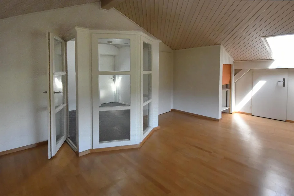"Grosszügige 6.5-Z-Galerie-Wohnung mit Chemiee und Einstellhallenplatz – foto 18 di 27