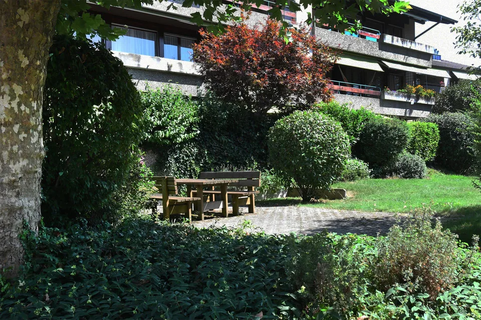 "Grosszügige 6.5-Z-Galerie-Wohnung mit Chemiee und Einstellhallenplatz – foto 27 di 27