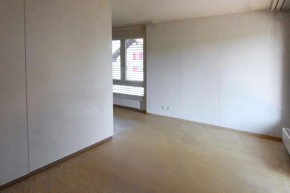 "Grosszügige 6.5-Z-Galerie-Wohnung mit Chemiee und Einstellhallenplatz – foto 9 di 27