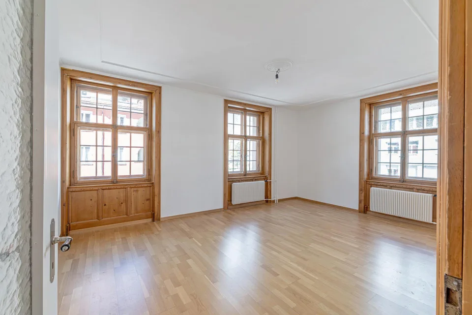 Frisch renovierte Altbauwohnung mit grosser Terrasse