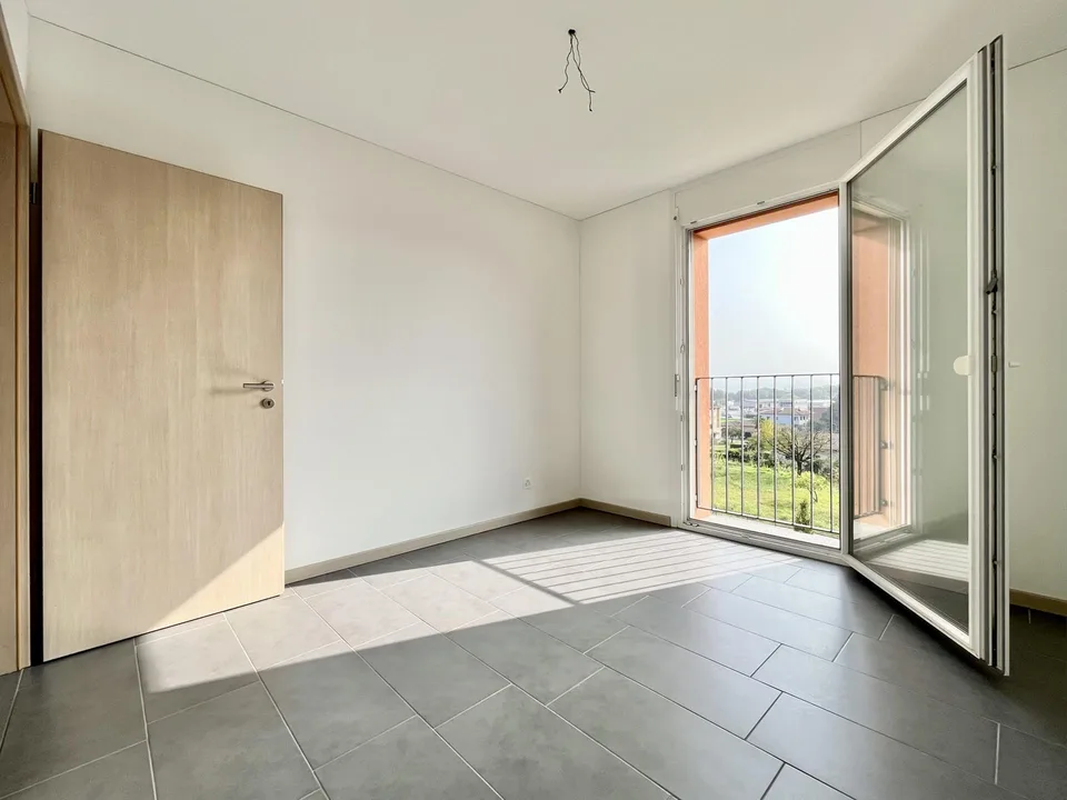 Moderne 4.5-Zimmer-Duplexwohnung mit Terrasse in Stabio zu vermieten – Foto 8 von 9