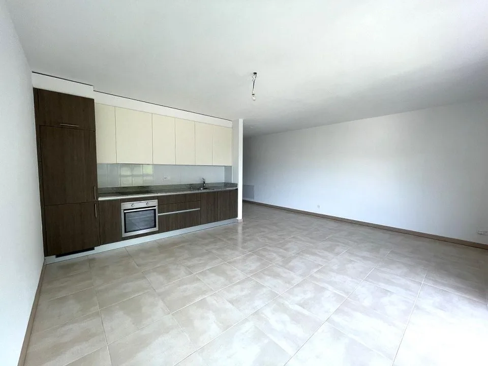 APPARTAMENTO 3.5 LOCALI CON AMPIA TERRAZZA E VISTA APERTA