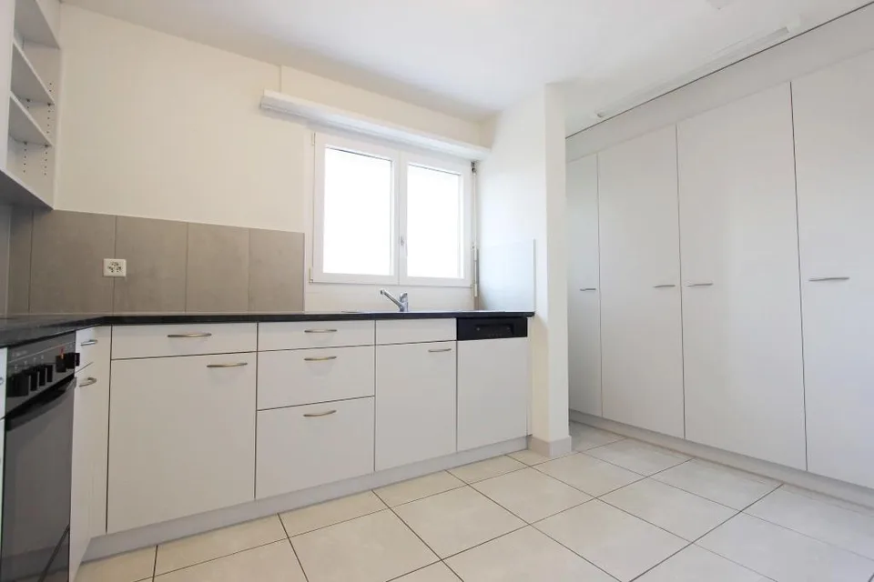 Schöne und zentrale Wohnung mit grossem sonnigen Balkon