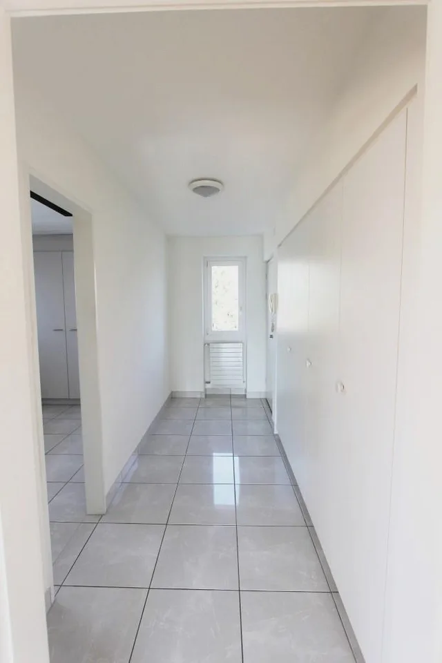Schöne und zentrale Wohnung mit grossem sonnigen Balkon