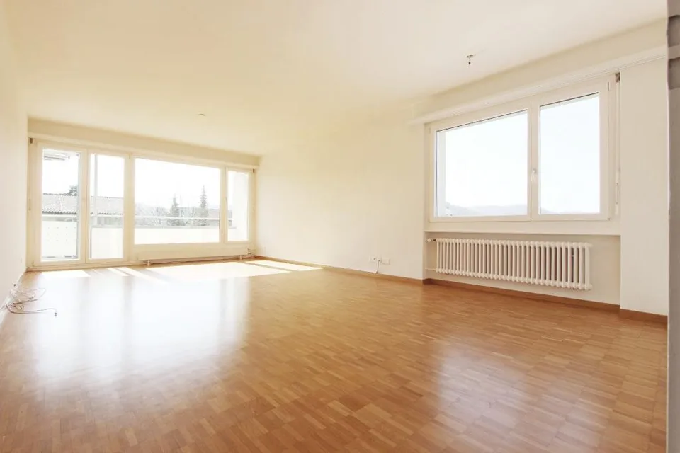 Schöne und zentrale Wohnung mit grossem sonnigen Balkon