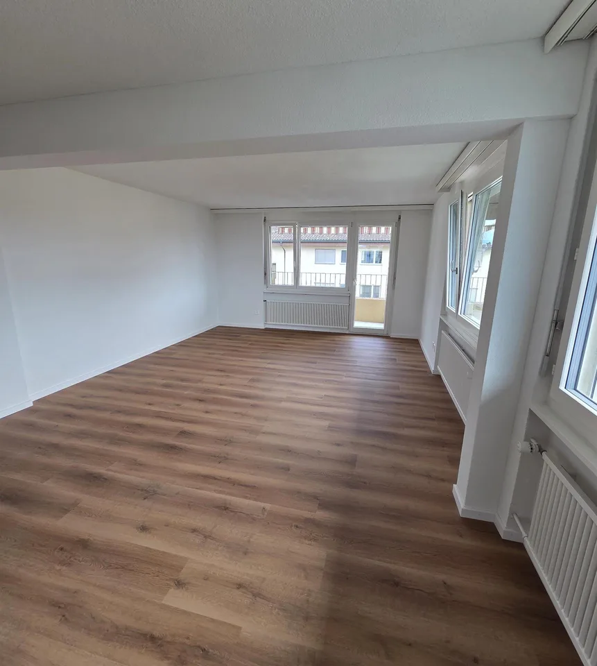 Komplett sanierte 3½-Zimmer-Wohnung in Hünenberg