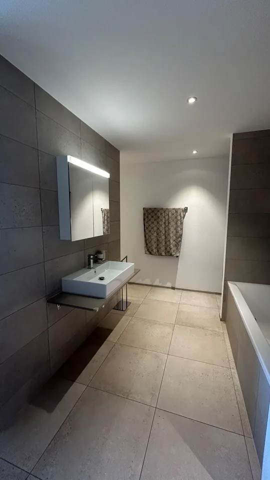 Moderne 3.5-Zimmer-Attikawohnung mit traumhafter Terrasse