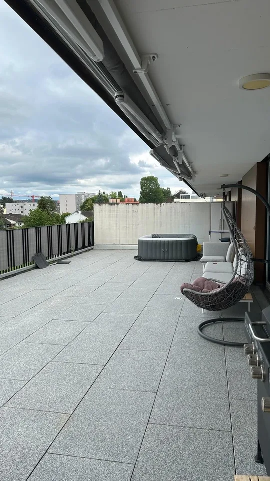 Moderne 3.5-Zimmer-Attikawohnung mit traumhafter Terrasse
