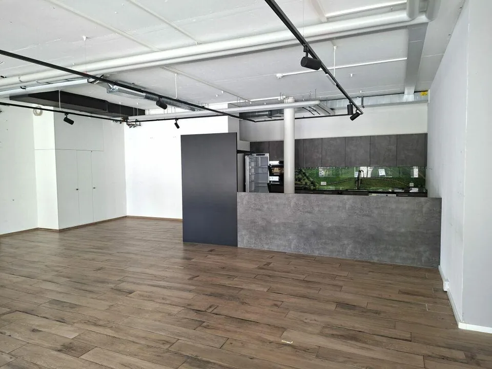 Gewerbefläche im Dorfzentrum – Foto 6 von 9