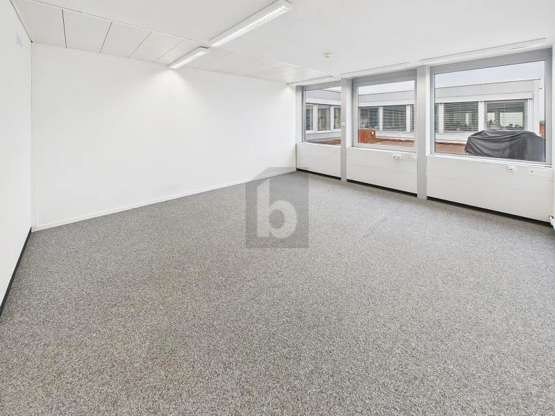 GUT GELEGEN UND PRAKTISCH (BÜRO 4.26)