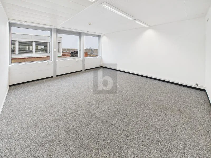 GUT GELEGEN UND PRAKTISCH (BÜRO 4.26)