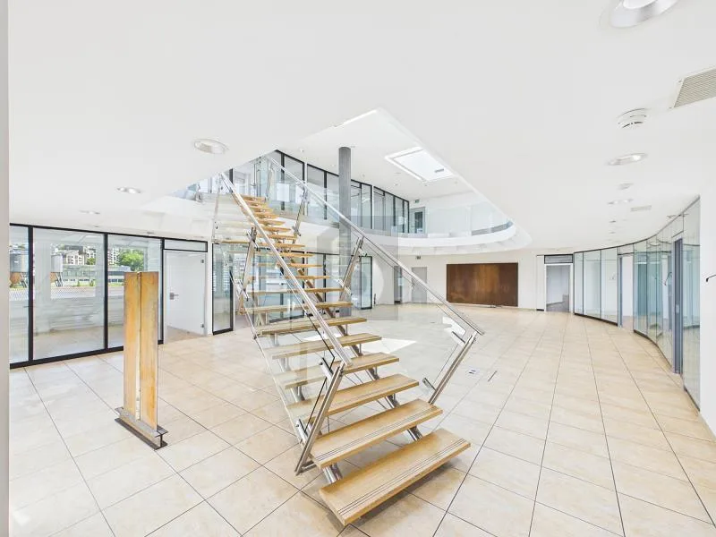 RIESIGE PRODUKTIONSHALLE IDEAL FÜR IHR BUSINESS