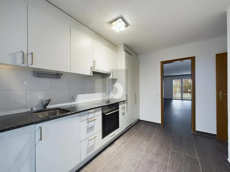 MODERN, KOMFORTABEL UND MIT GEMÜTLICHEM BALKON