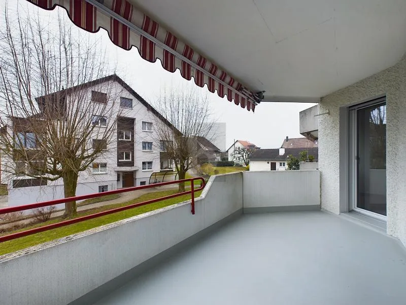 MODERN, KOMFORTABEL UND MIT GEMÜTLICHEM BALKON