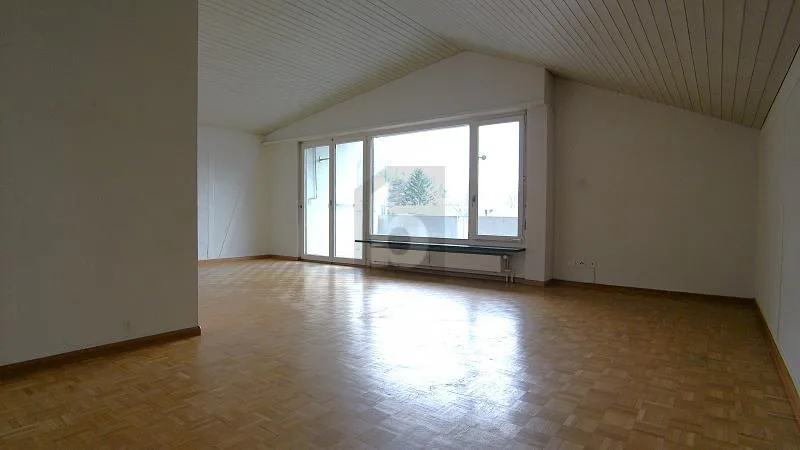 VIEL PRIVATSPHÄRE, ESTRICH & AUSSENSTELLPLATZ
