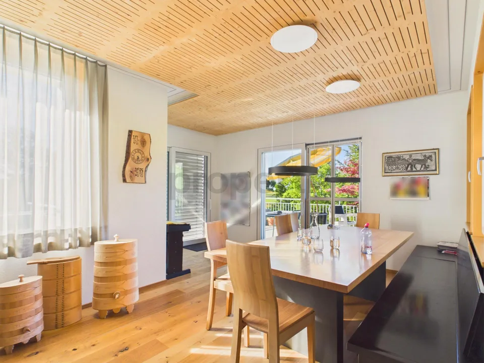 Sonniger Balkon mit Weitblick, stilvoll renoviert und zwei moderne ...