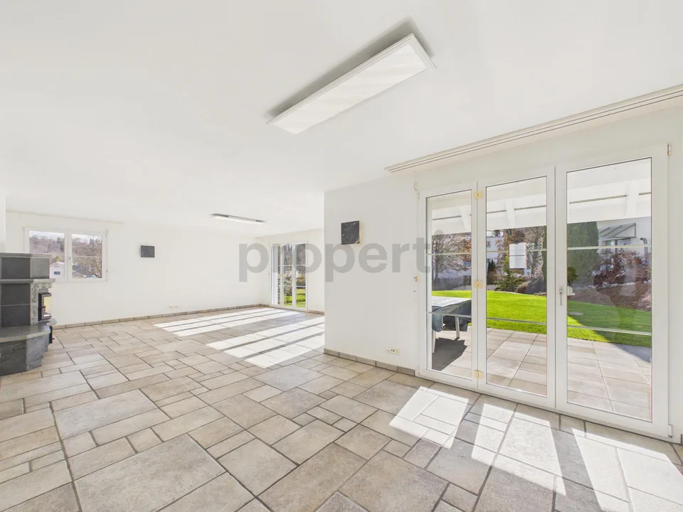 Modernes freistehendes 5.5-Zimmer-Einfamilienhaus mit Doppelgarage ...
