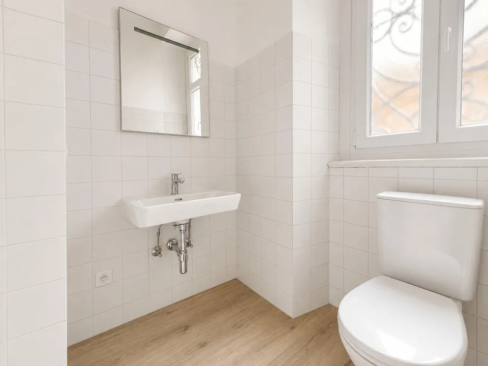 Affittasi locale commerciale con vetrine, ideale come negozio, uffi... – Foto 6 von 7
