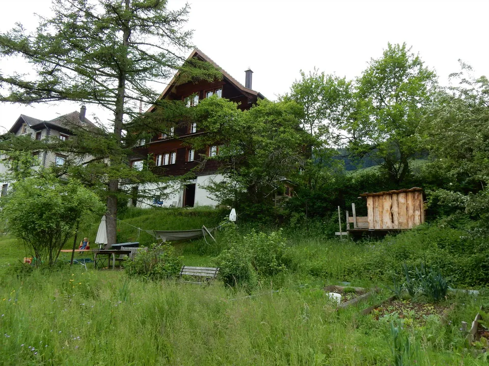 Grosses Haus mit grossem Garten, ehemaliges Pfarrhaus