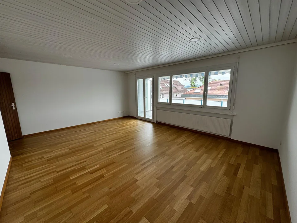 Pilatusblick Büron, renovierte 4.5-Zimmer-Wohnung mit grossem Balkon
