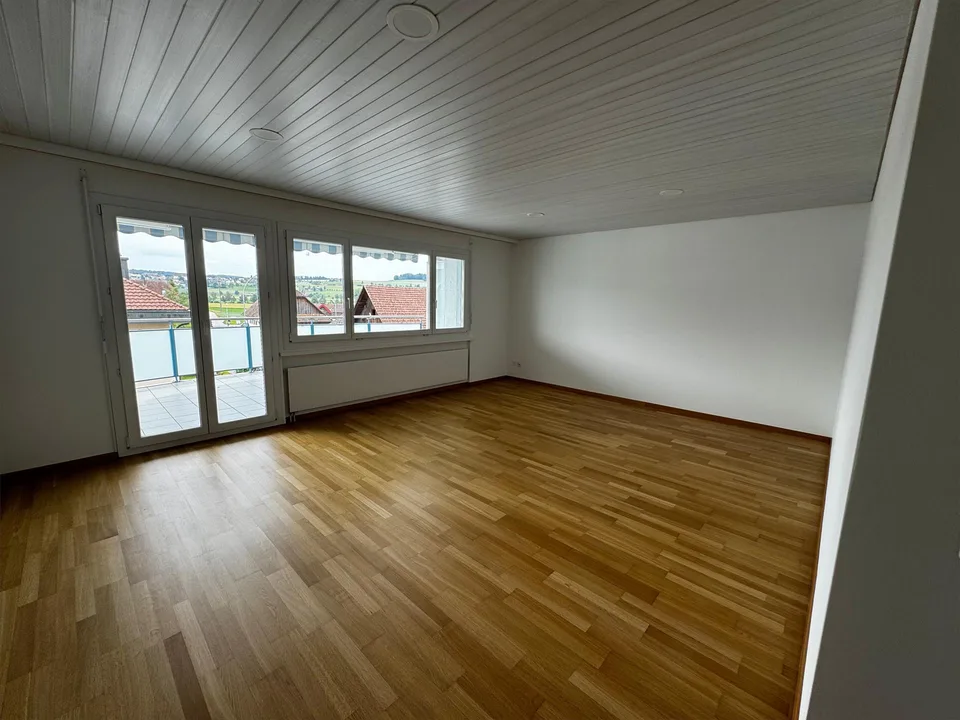 Pilatusblick Büron, renovierte 4.5-Zimmer-Wohnung mit grossem Balkon