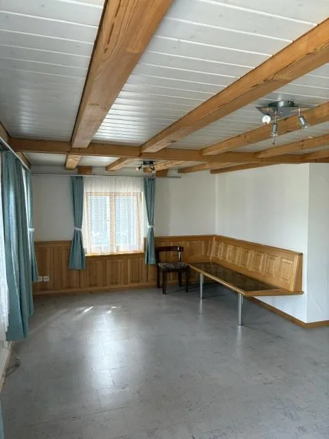 Grosszügige 5.5 Zimmer Wohnung mit Garage und Aussenparkplatz