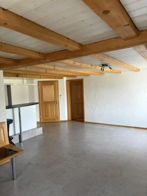 Grosszügige 5.5 Zimmer Wohnung mit Garage und Aussenparkplatz