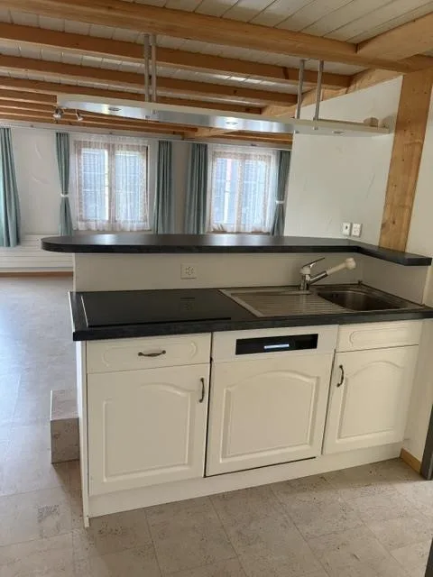 Grosszügige 5.5 Zimmer Wohnung mit Garage und Aussenparkplatz