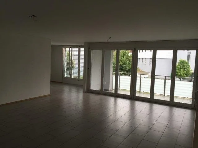 sehr schöne, grosszügige 4.5 Zimmer-Wohnung