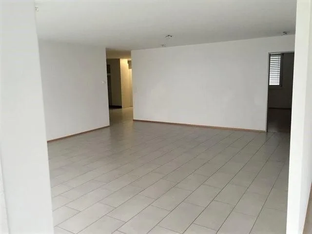 sehr schöne, grosszügige 4.5 Zimmer-Wohnung