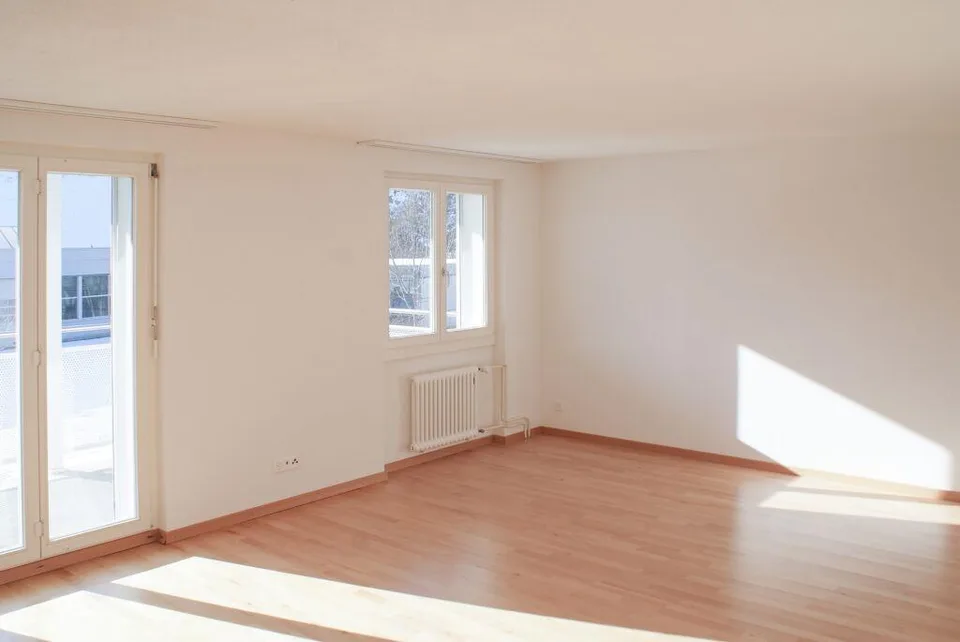 Grosszügige Wohnung mit Balkon und schöner Aussicht