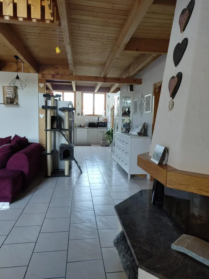 Grosse, doppelstöckige Maisonettewohnung