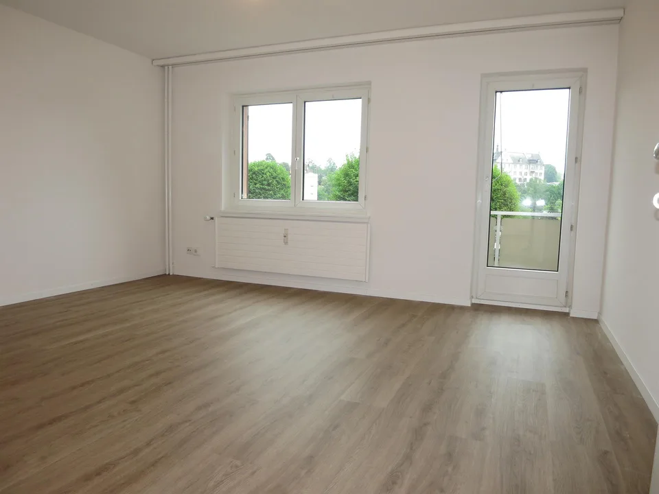 Helle 3.5-Zimmer-Wohnung mit Balkon und herrlicher Aussicht