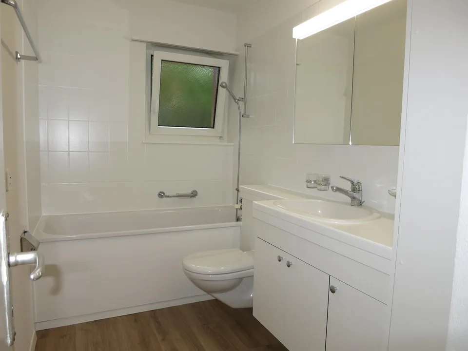 Helle 3.5-Zimmer-Wohnung mit Balkon und herrlicher Aussicht