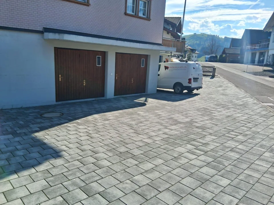 4.5 Zimmer Wohnung mit Balkon und Garagenplatz