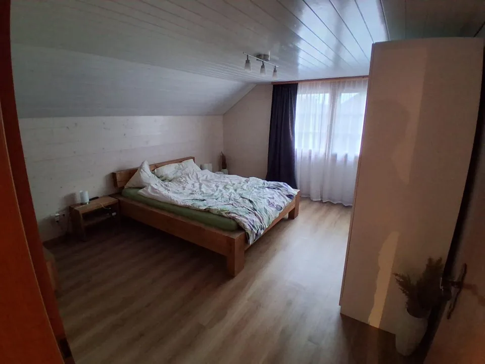 4.5 Zimmer Wohnung mit Balkon und Garagenplatz