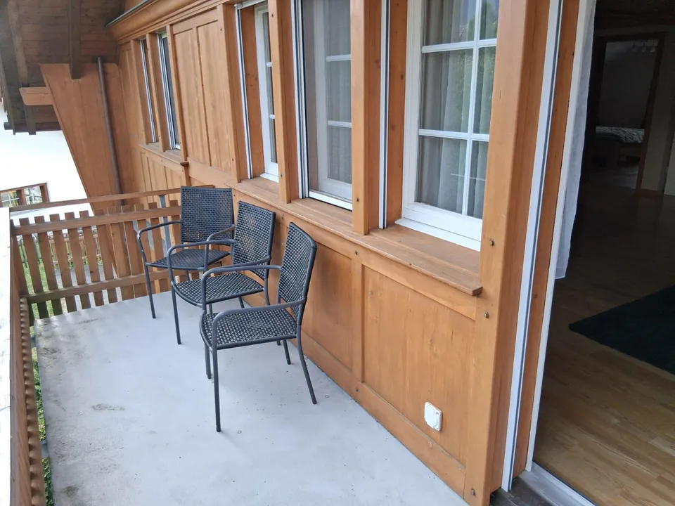 4.5 Zimmer Wohnung mit Balkon und Garagenplatz