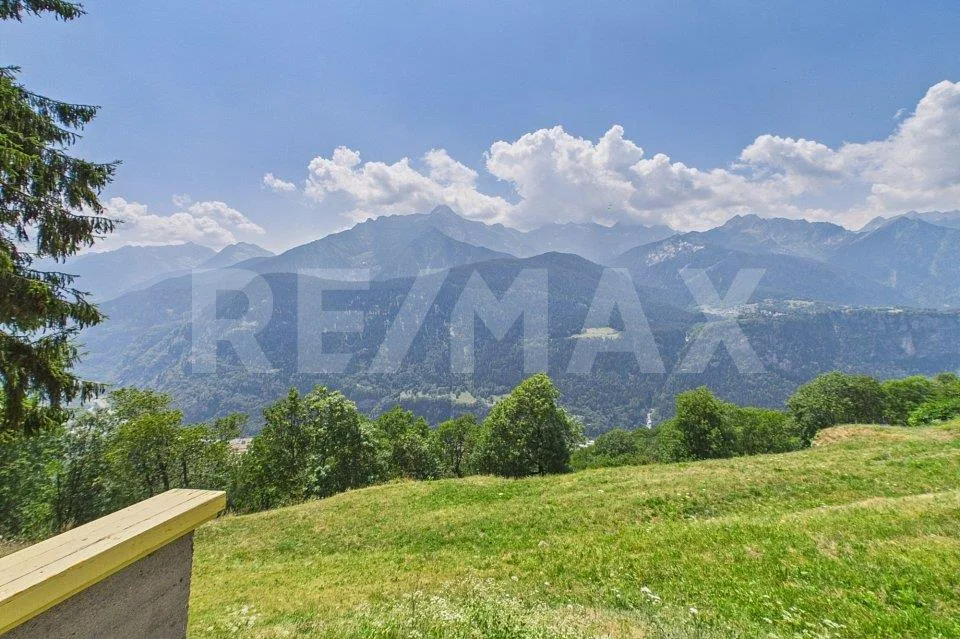 Casa di vacanza bifamiliare con terreno edificabile