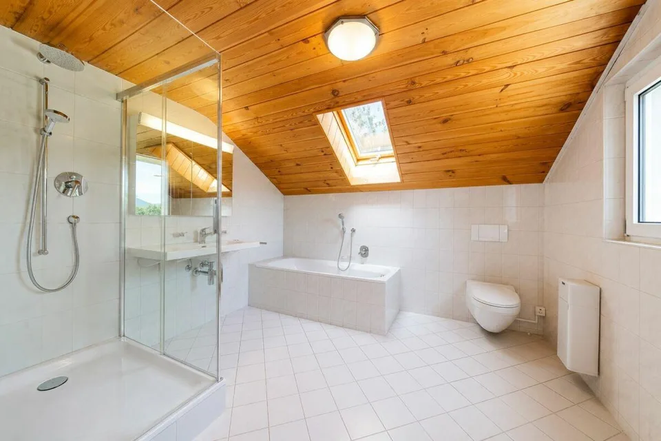 Ein Zuhause am Rhein mit Naturpool und Ausbaupotenzial - exklusives 8.5-Zimmer-Einfamilienhaus – Foto 11 von 22