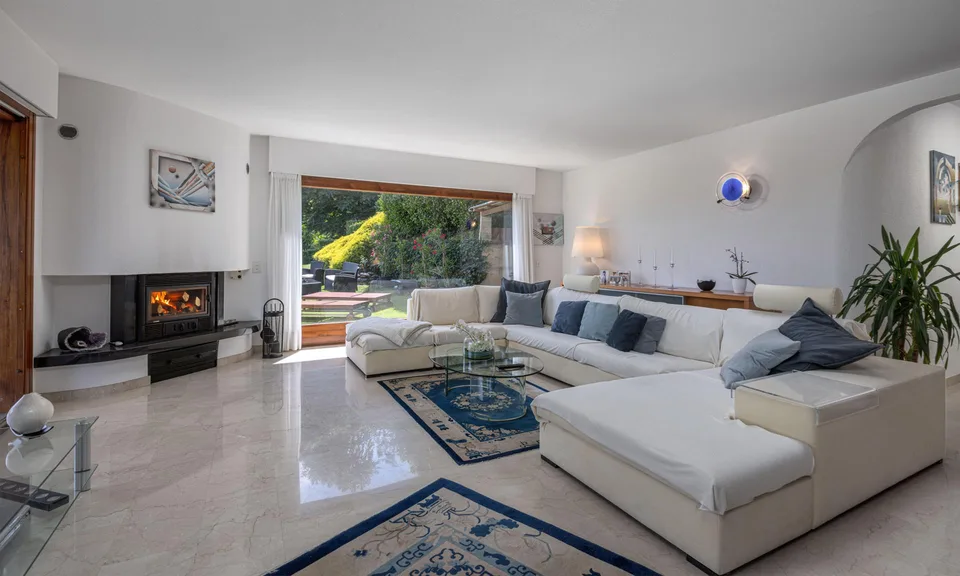 AFFASCINANTE VILLA 5.5 LOCALI VISTA LAGO CON GIARDINO A CIMO