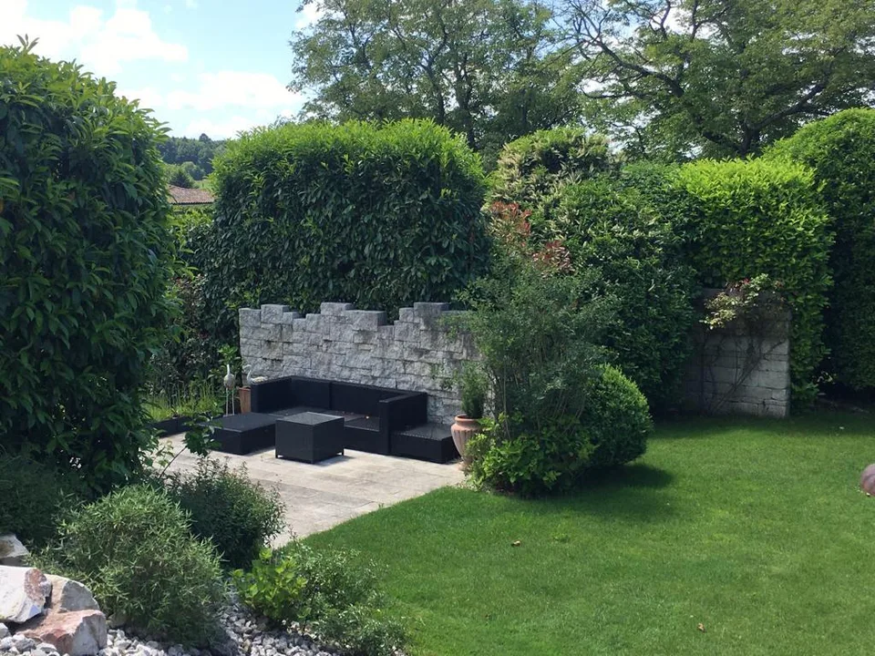 Exklusives Einfamilienhaus mit Pool, grossem Garten und Baulandreserve