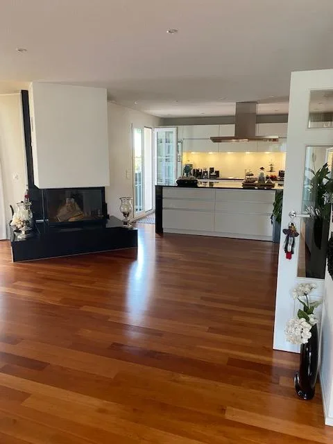 Exklusives Einfamilienhaus mit Pool, grossem Garten und Baulandreserve – foto 10 di 11