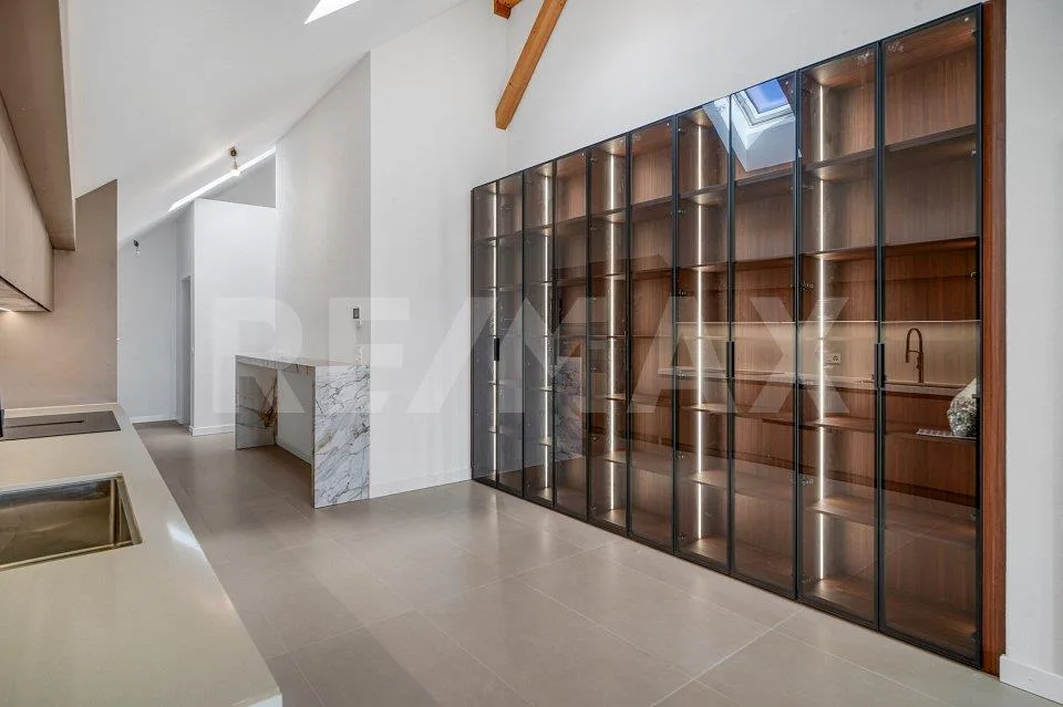 Accès privatif par ascenseur; Dernier étage; 4.5p 135 m²; Jardin 10...