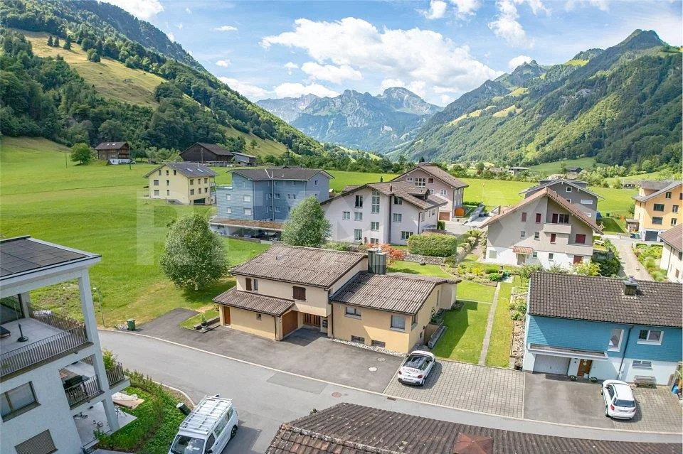 Wohnen mit Weitblick – Einfamilienhaus mit Einliegerwohnung und gro...
