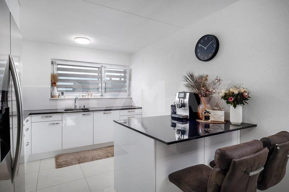 4.5-room apartment with sunny balcony and high-quality furnishings in Buttikon SZ for sale!