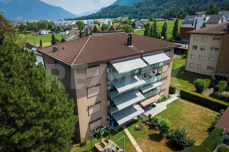 4.5-Zimmer-Wohnung mit sonnigem Balkon und hochwertiger Ausstattung...