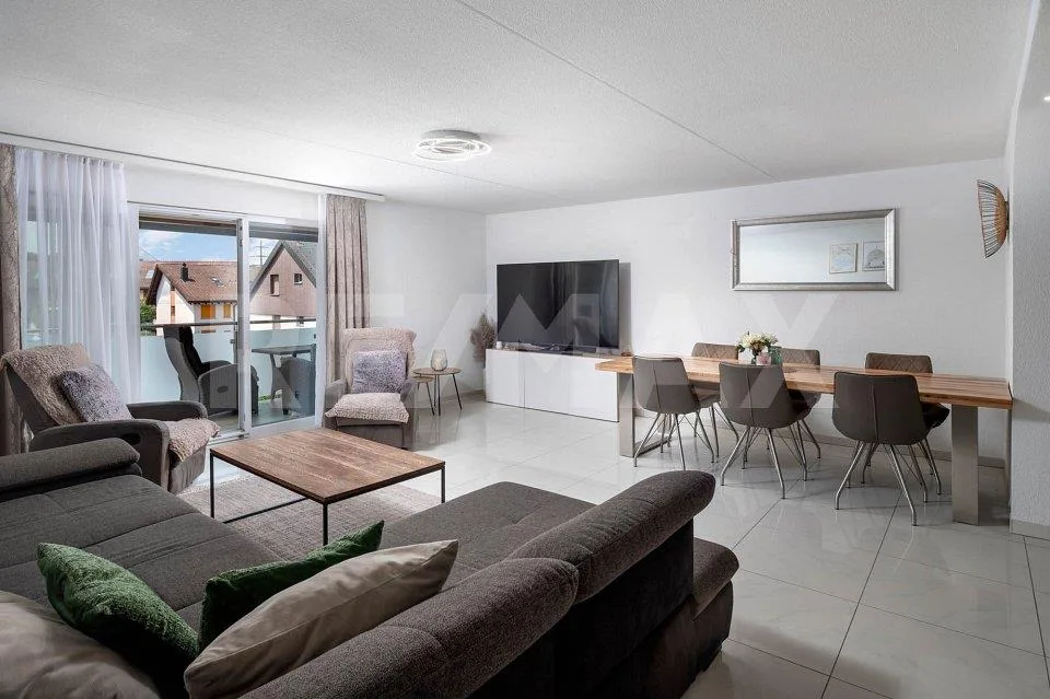 4.5-room apartment with sunny balcony and high-quality furnishings in Buttikon SZ for sale!